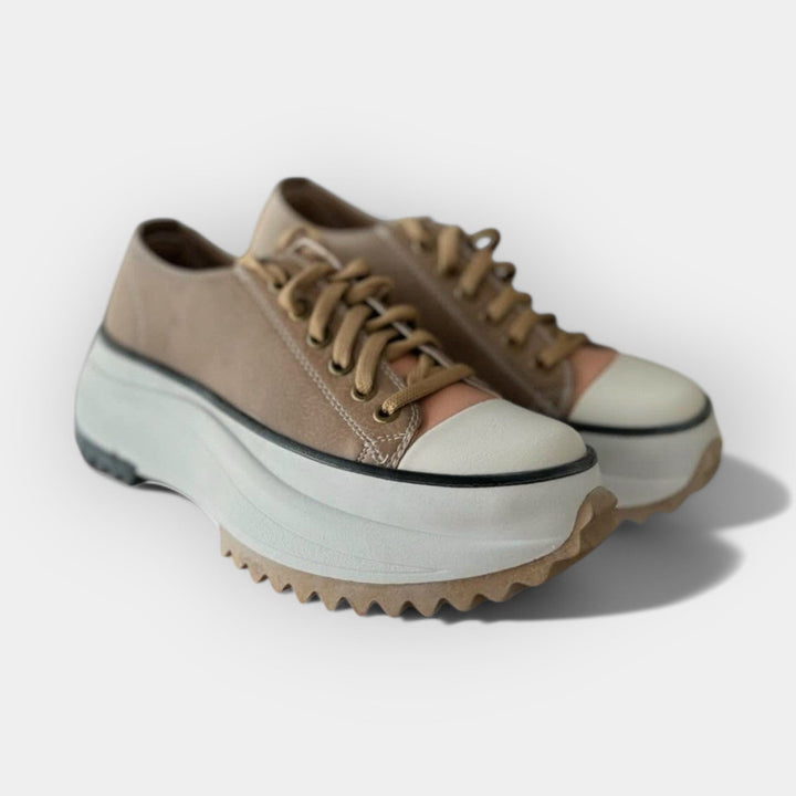 Moderní sportovní boty s tlustou podrážkou